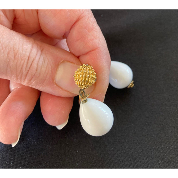 Vintage Crown Trifari Earrings White Dangle Bead with Gold Tone Clip - Picture 3 of 5